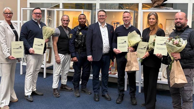 Från vänster: Inger Dahlberg preventionssamordnare ANDTS, Andreas Björkman, Utö värdshus, Mirjacob Azar, Bagheria Vega, Mattias Falkborn, polisen Haninge/Nynäshamn, Jens Davidson (KD), kommunalråd, Niclas Andersson, Smådalarö Gård Hotell och Spa Linda Anagrius Sundin, Quality Hotel Winn i Handen, Zoran Knezevic, Restaurang Fisken i Västerhaninge. Gruppbild: Från vänster: Inger Dahlberg preventionssamordnare ANDTS Andreas Björkman, Utö värdshus Mirjacob Azar, Bagheria Vega Mattias Falkborn, Polis Haninge/Nynäshamn Jens Davidson, kommunalråd Niclas Andersson, Smådalarö Gård Hotell och Spa Linda Anagrius Sundin, Quality Hotel Winn i Handen Zoran Knezevic, Restaurang Fisken i Västerhaninge.